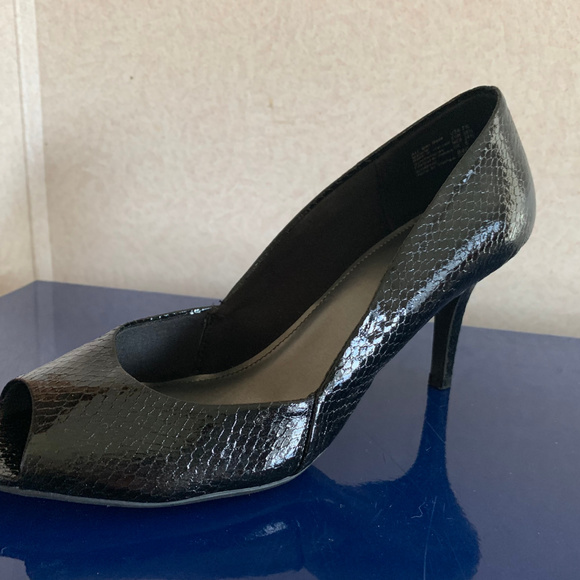 ⭐️BOGO⭐️ Women's Heels - size 7 1/2 - Picture 2 of 5